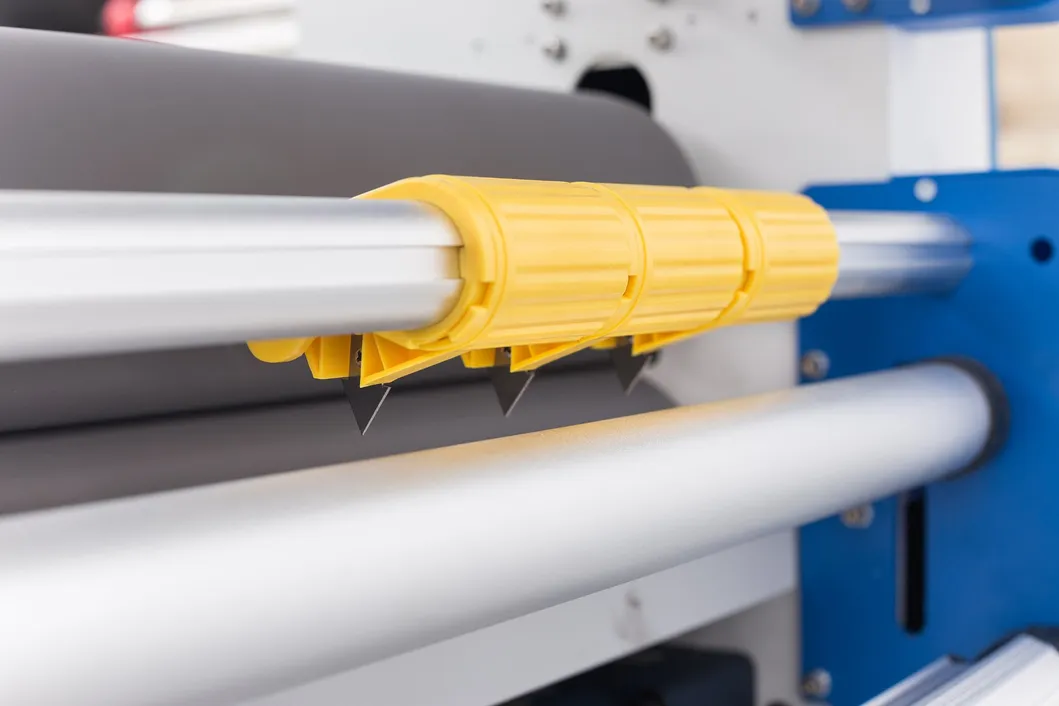 1700mm Large Format Liner and Linerless Film Hot Sale Low Temperature Laminator