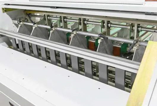CE Accreditation High Precision Automatic A4 Jumbo Roll Paper Cutting Machine
