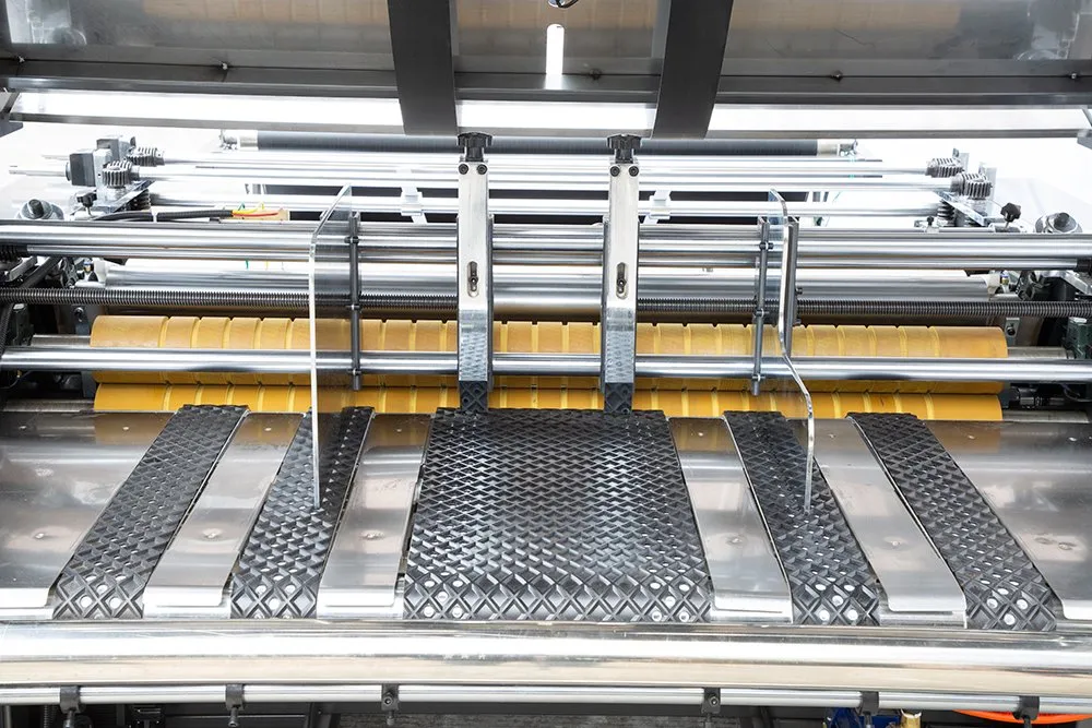 Competitive Price Semi-Auto Carton Box Lamination Machine