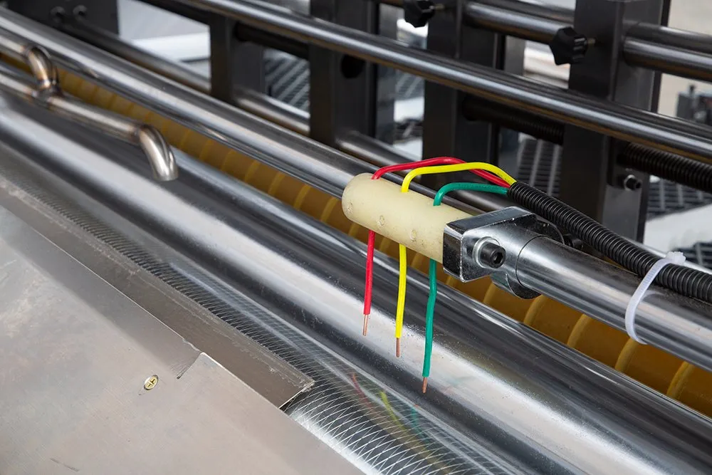 Competitive Price Semi-Auto Carton Box Lamination Machine