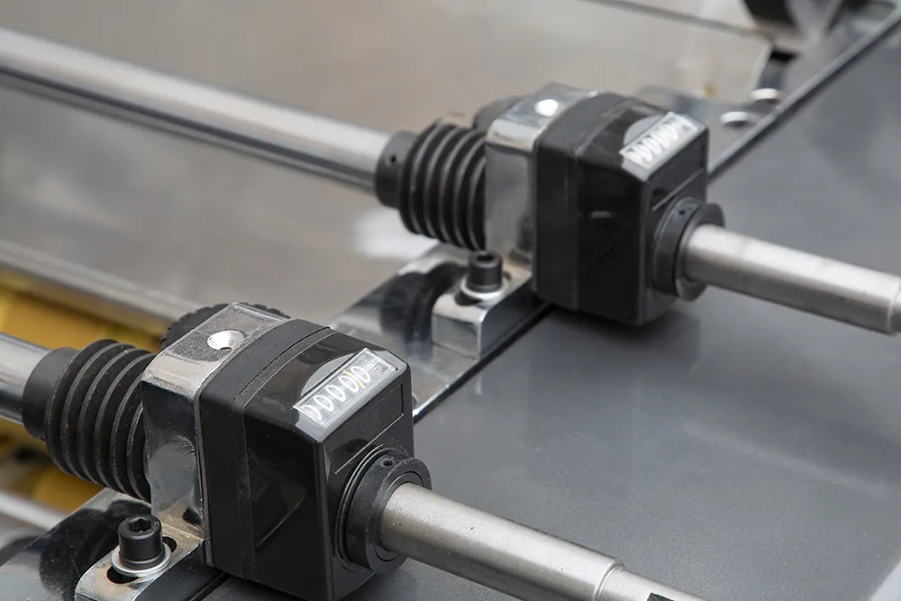 Competitive Price Semi-Auto Carton Box Lamination Machine