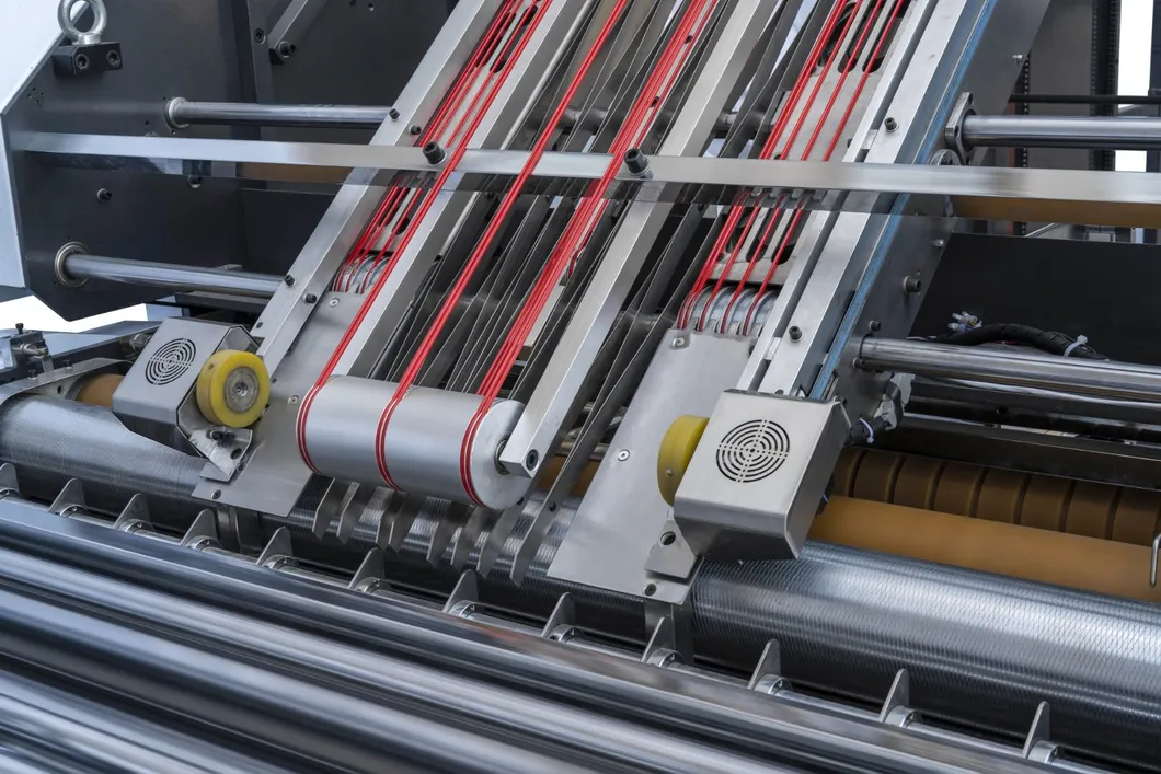 High Quality High Speed Servo Automatic Intelligent Flute Laminating Machine